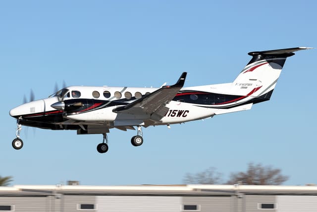 N15WC - Twin-engine aircraft