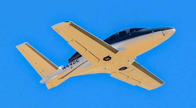 N44DE - Cirrus