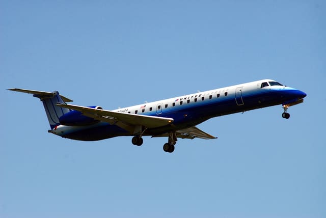 N12924 - Twin-engine aircraft