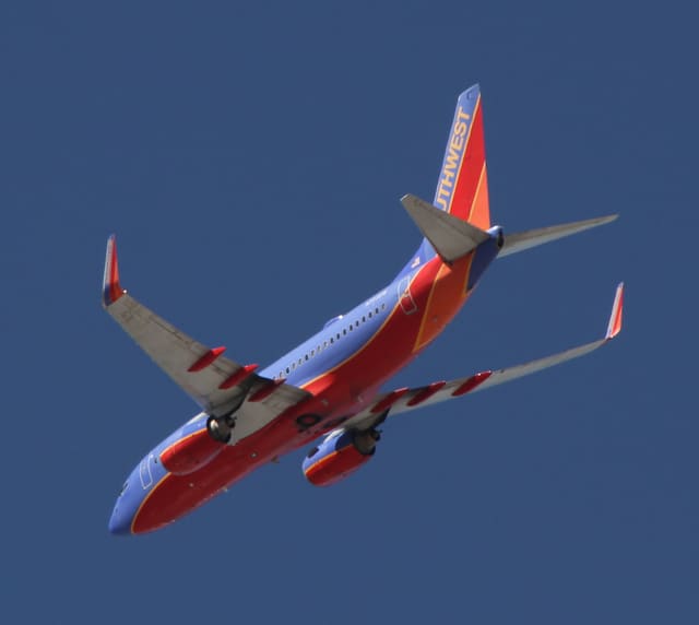 N723SW - Twin-engine aircraft