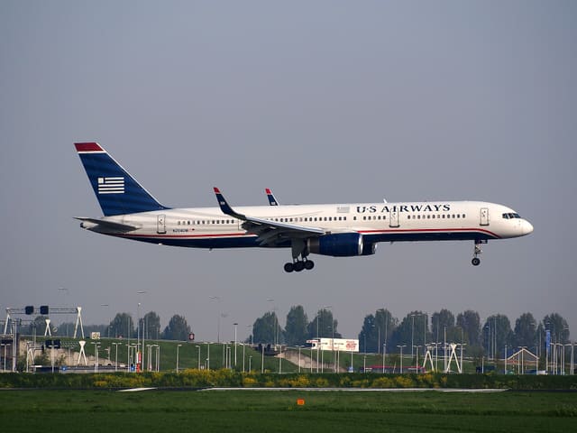 N204UW - Twin-engine aircraft