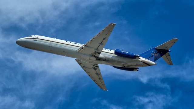 N935CE - Douglas