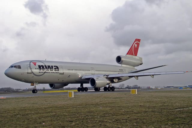 N240NW - Douglas