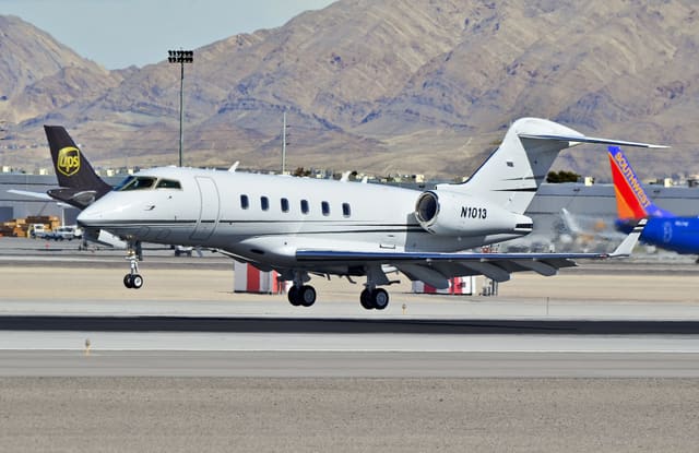 N1013 - Bombardier