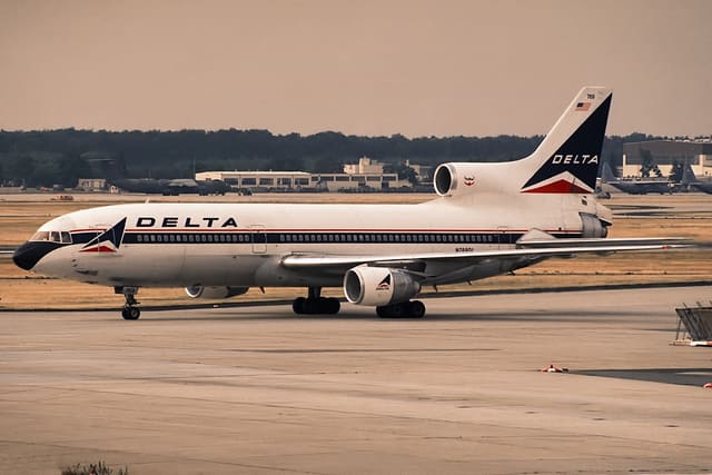N769DL - Douglas