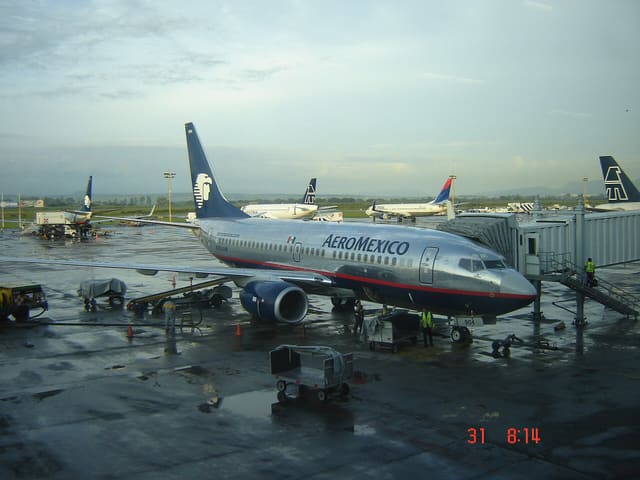 N904AM - Twin-engine aircraft