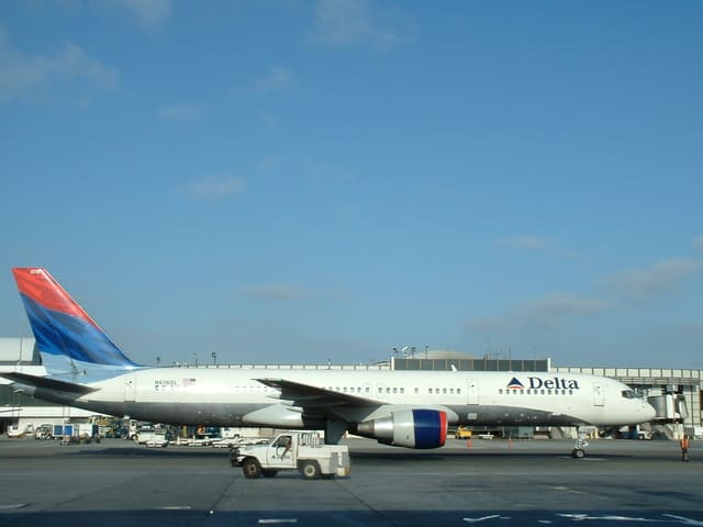 N676DL - Boeing