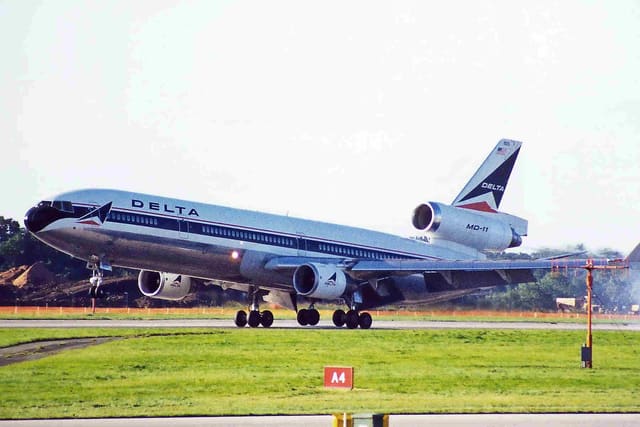 N805DE - Douglas
