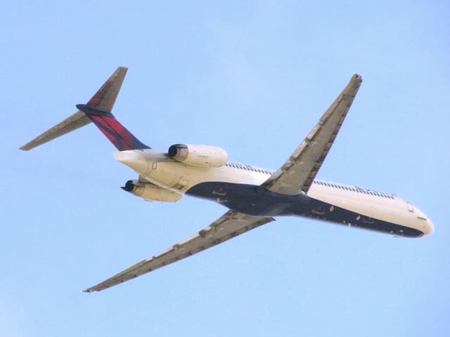 N906DE - Aircraft