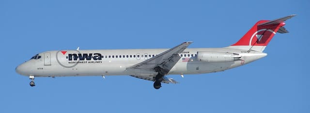 N759NW - Twin-engine aircraft