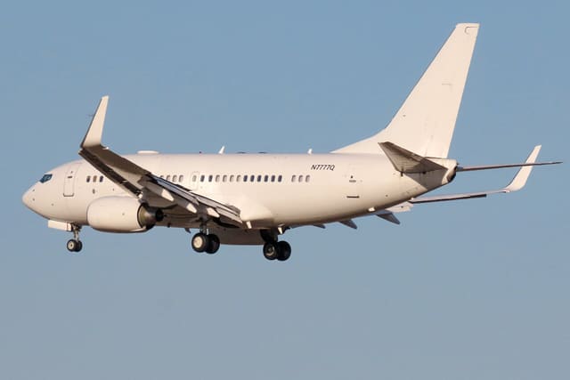 N7777Q - Twin-engine aircraft