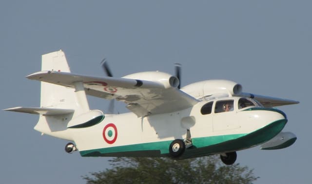 N40022 - Twin-engine aircraft