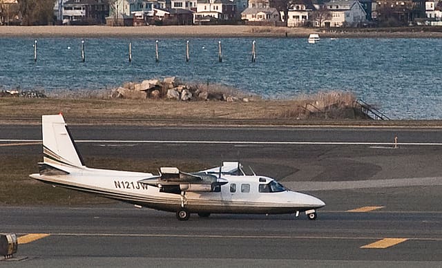 N121JW - Twin-engine aircraft