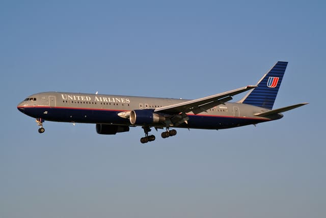 N655UA - Boeing