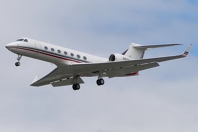 N282Q - Business jet