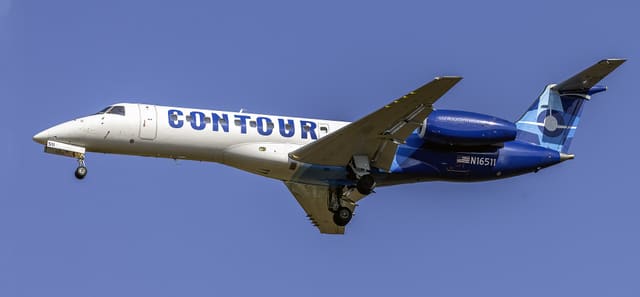 N16511 - Twin-engine aircraft