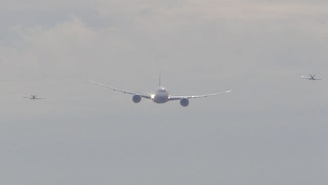 N787BX - Twin-engine aircraft