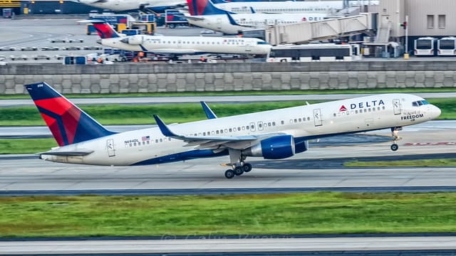 N694DL - Boeing