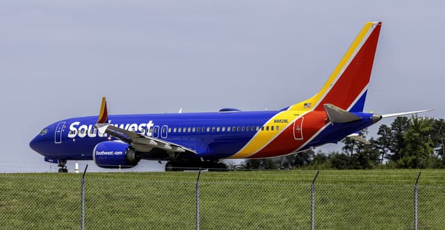 N8828L - Boeing