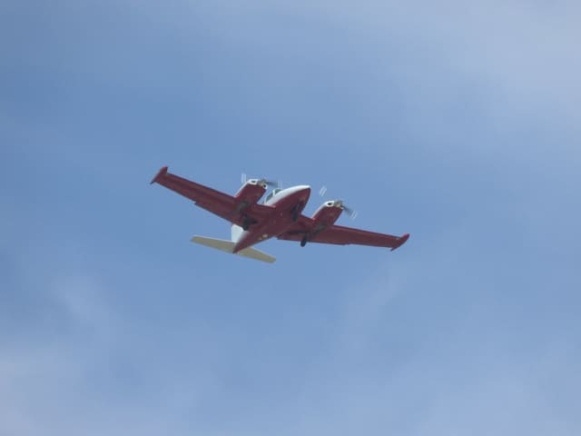 N114CD - Twin-engine aircraft