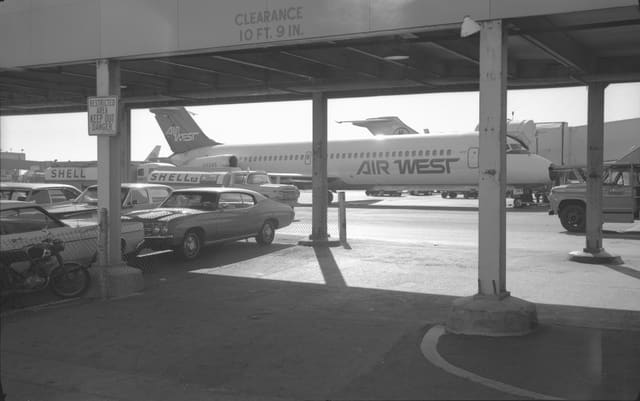 N9345 - Twin-engine aircraft