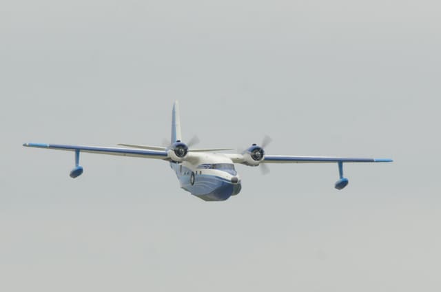 N98TP - Twin-engine aircraft