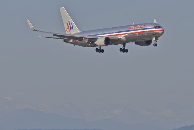 N39364 - Twin-engine aircraft