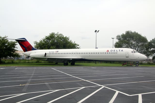 N675MC - Douglas