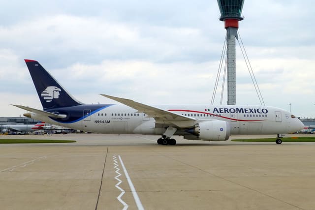 N964AM - Twin-engine aircraft