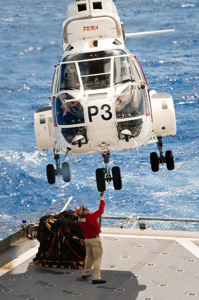 N10248 - Helicopter