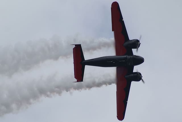 N9109R - Twin-engine aircraft