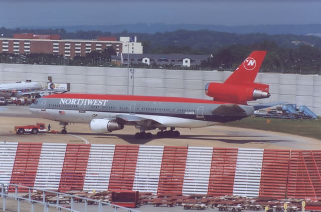 N236NW - Douglas