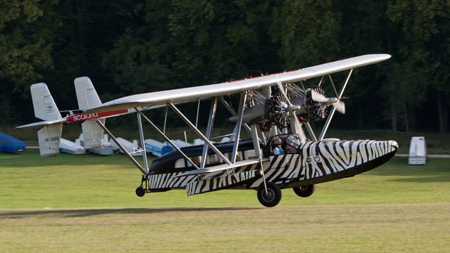 N28V - Twin-engine aircraft