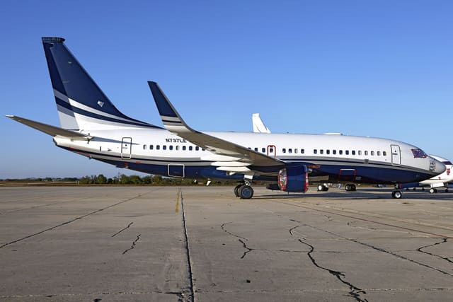 N737LE - Twin-engine aircraft