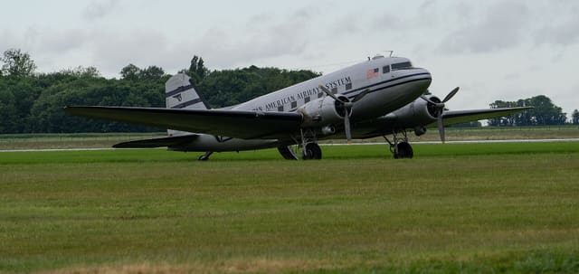 N877MG - Douglas