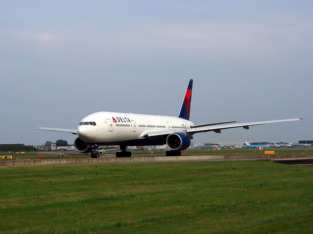 N866DA - Twin-engine aircraft