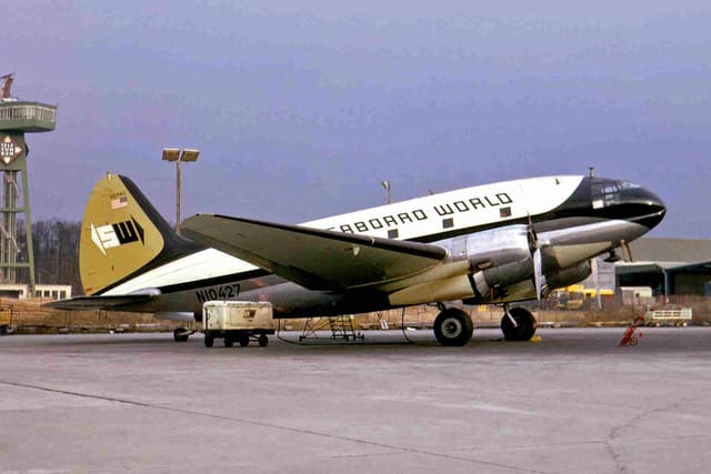 N10427 - Twin-engine aircraft