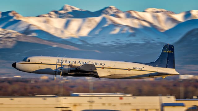 N100CE - Douglas