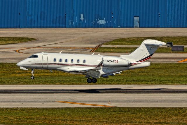 N742QS - Business jet
