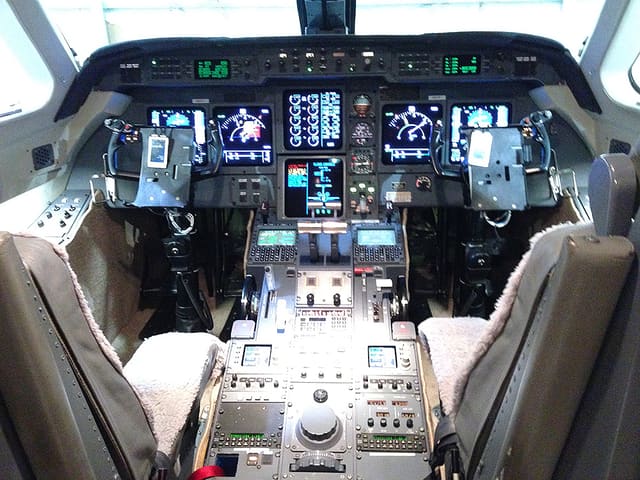 N677F - Aircraft