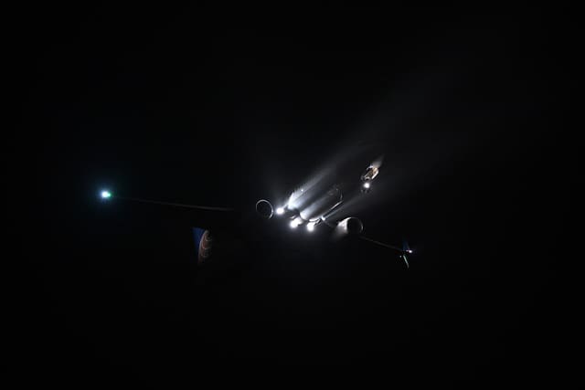 N69833 - Twin-engine aircraft