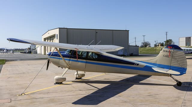 N1910C - Cessna
