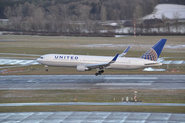 N664UA - Boeing