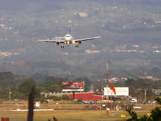 N990TA - Twin-engine aircraft