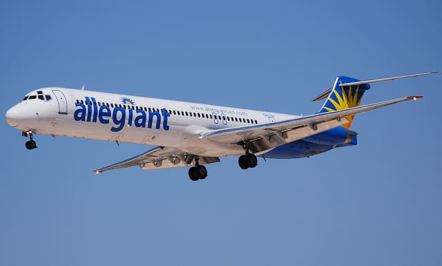 N401NV - Douglas