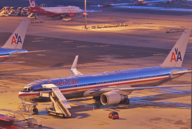 N39365 - Twin-engine aircraft