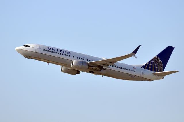 N76515 - Twin-engine aircraft