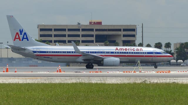 N915NN - Twin-engine aircraft