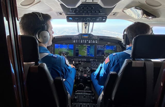 N68RF - Twin-engine aircraft