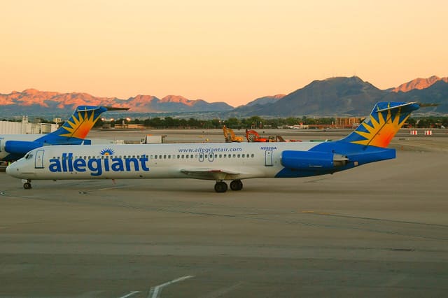 N892GA - Twin-engine aircraft